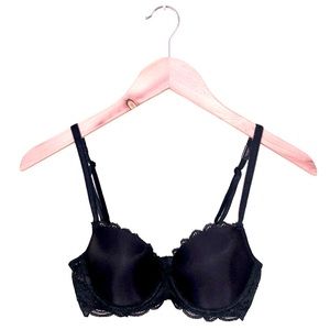 Victoria’s Secret lightly lined lace trim bra 32D